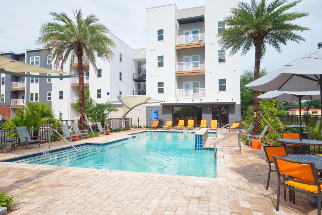 Apartment Grand Two Bedroom Two Bathroom With Balcony Gainesville