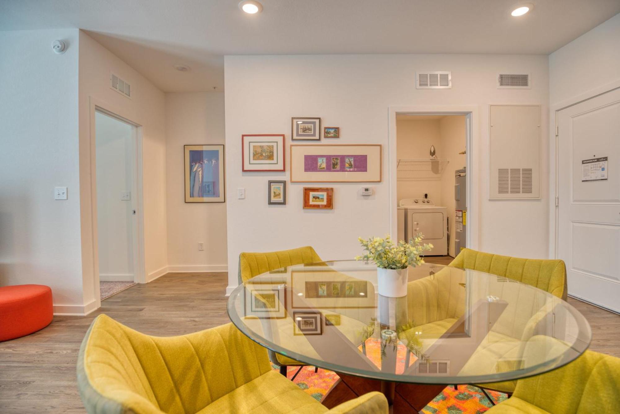 Apartment Grand Two Bedroom Two Bathroom With Balcony